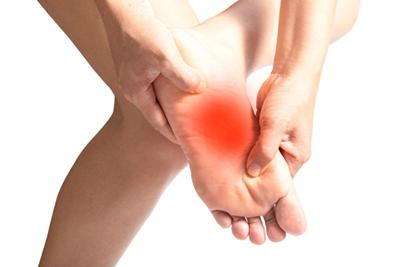 Adult female experiencing pain in the arch of his foot.