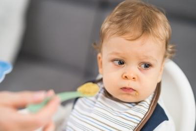 Infant refusing to eat with the mother gave a food
