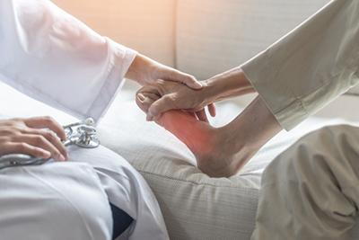 Doctor-holding-the-Toe-of-Patient-with-Pain