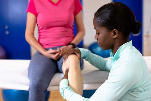 woman inspecting the knee