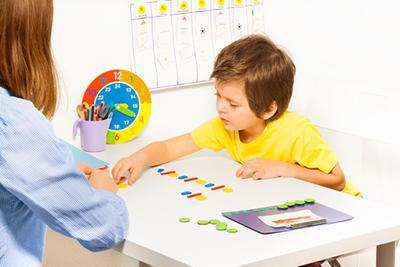 Young-boy-learning-how-to-solve-the-puzzle-in-school