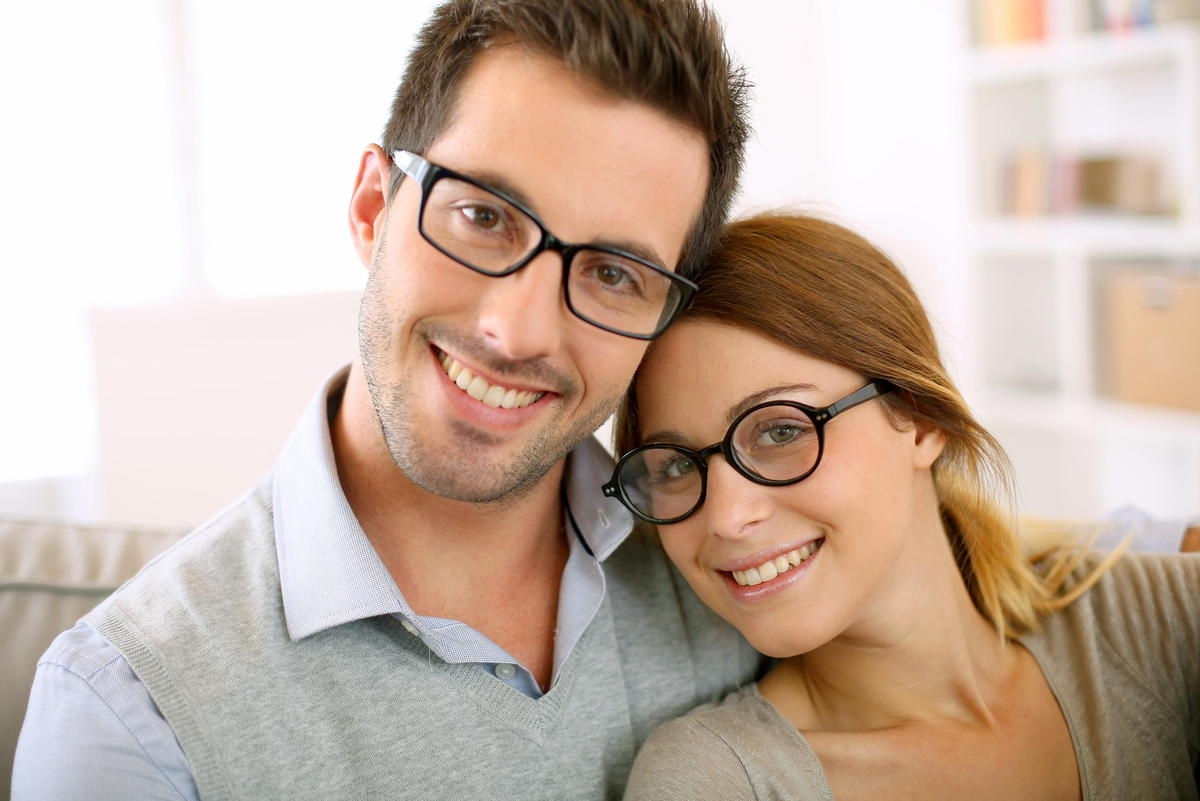 choosing the right glasses from your optometrist in clarksville