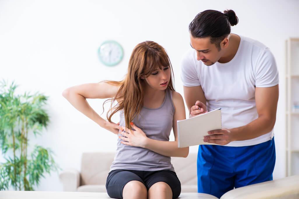 woman receiving chiropractic treatment