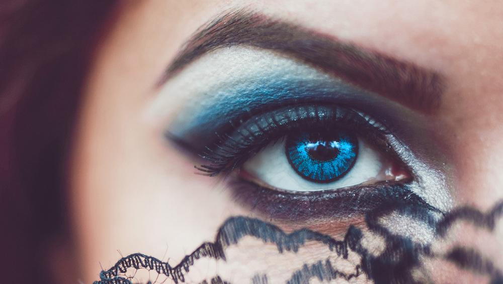 makeup in eye health allergic reactions