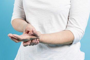 Tech-Savvy and Hand-Healthy: Minimizing Carpal Tunnel Risk in the Digital Age