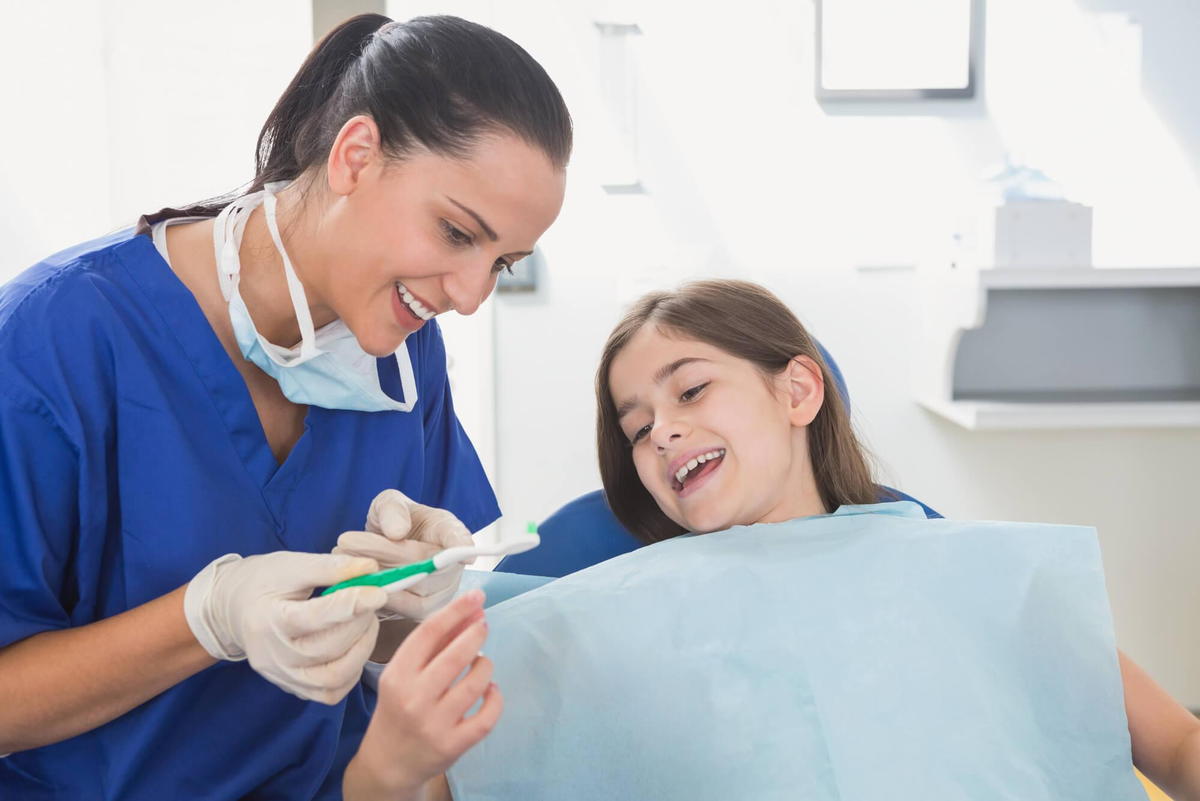 pediatric dentist commack teaches pediatric patient what toothbrush to use