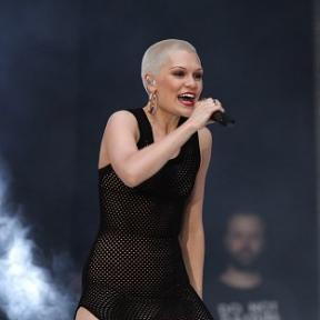 Jessie J will have an operation on her bad ankle at Christmas