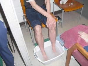 Rob, in transition from homelessness, bathes his feet at the Best Foot Forward clinic at Sunday Breakfast Rescue Mission. (Credit: Pat Loeb)