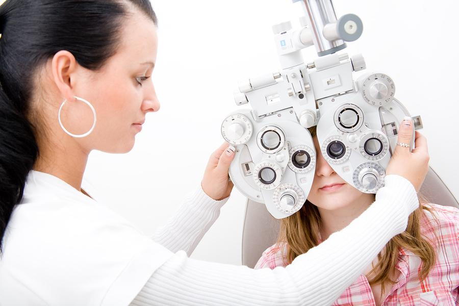 patient receiving an eye exam from their bossier city optometrist